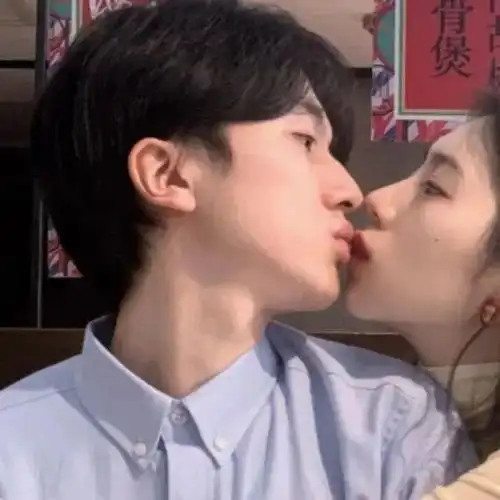 抖音热门情侣头像宠物狗