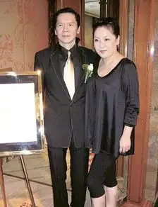 背景比向华强还强大,名下拥有20家赌场,身价已超百亿
