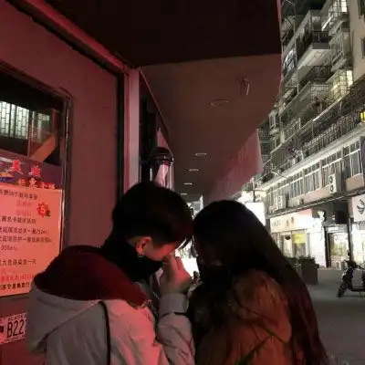 情侣头像分开一人一半背影唯美深情定是铭心刻骨