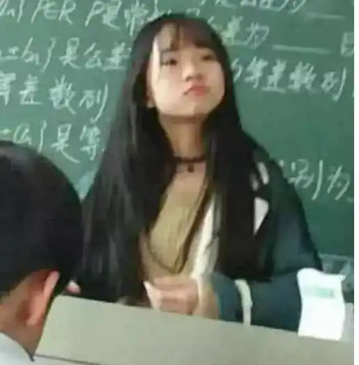 最近这个萝莉教师火了,一个动作让学生看呆了,强过赛高酱