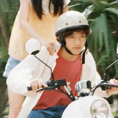 容易撞的情侣头像两车