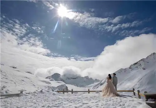 走起,达古冰山拍婚纱照