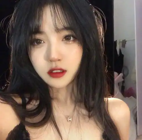 心动女头花自向阳开,人终向前走