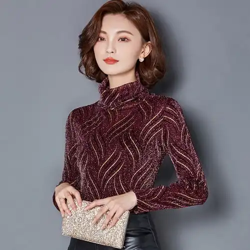 秋冬季穿衣臃肿,要用修身显瘦的打底衫化解,精致奢华带着女人味