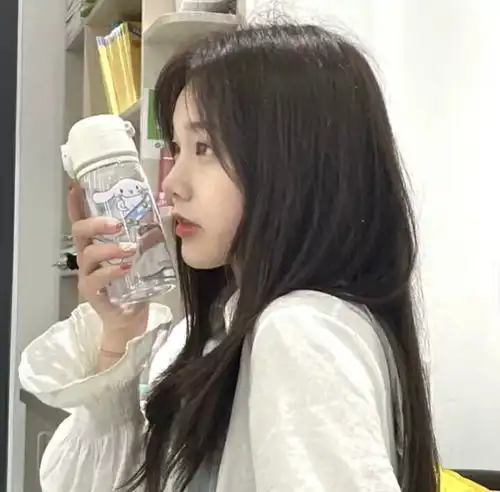 换上头像,你也是纯欲女孩