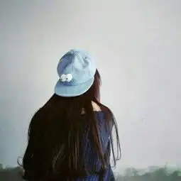 戴帽子的女孩