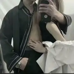 很脏很污情侣头像图片在床上扯领带