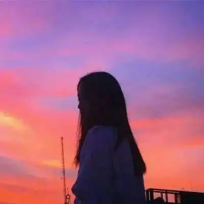 网易云热评朋友都说剪了短发后我笑得好灿烂,他们却不知道
