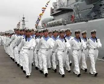 水兵服是什么样子的蓝色白色