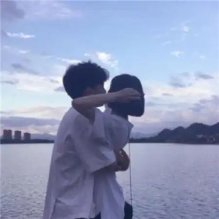 qq情侣头像两张分开句子