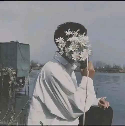 情头文案捧花的我盛装出席只为遇见你