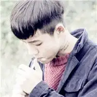 寂寞的人只能自己抽支烟帅哥抽烟头像