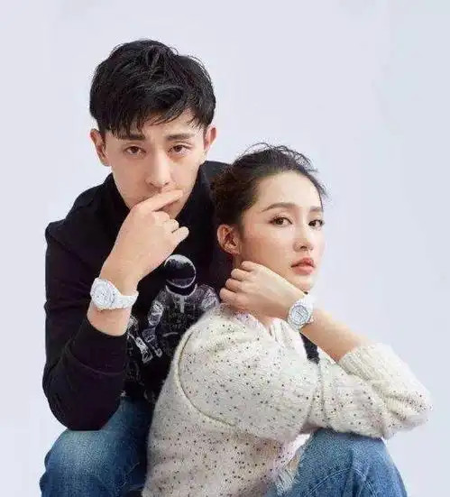 李沁新恋情曝光放弃邓伦选择18线小透明果然是鲜肉收割机