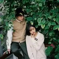 假戏真做的情侣头像情给我一个暖心的拥抱小清新情侣头像一左一右