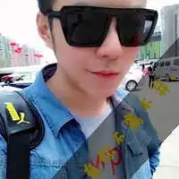 亲吻拥抱情侣头像一对动漫微信头像图片大全