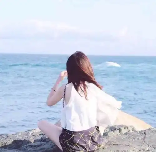 女生头像背影大海