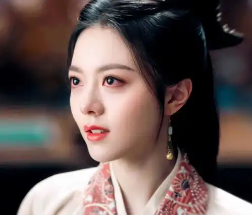 度华年唯一败笔演员,演中年妇人还一脸稚嫩,换掉她就完美了