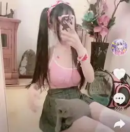 抖音网红1米5萝莉,享受舒服的按摩椅,网友袜子都给你熏黄了