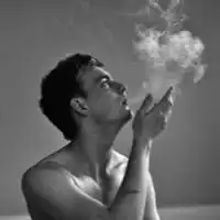 复古头像男抽烟头像