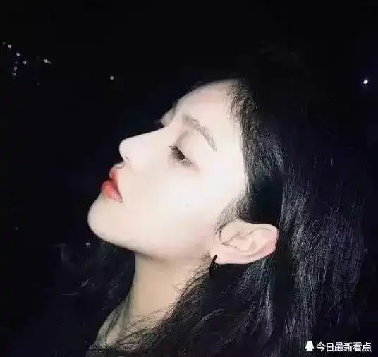 18条伤感个性签名,我装着不爱你,你装着不知道我爱你