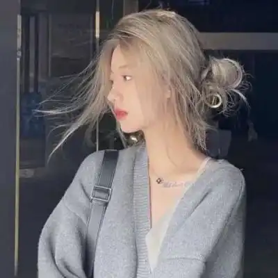 ins气质清冷女生头像