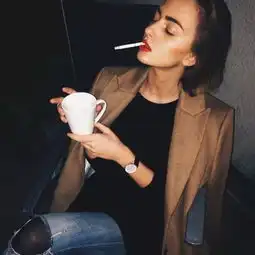 头像我们的爱只能都放在心底