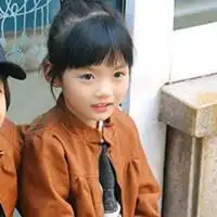 求qq小孩情侣头像