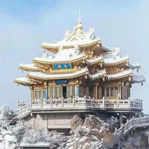 栾川老君山大年初一开园,游客满园...