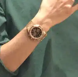 鹿晗恋情早现端倪,竟有这么多情侣同款,关晓彤已到法定结婚年龄