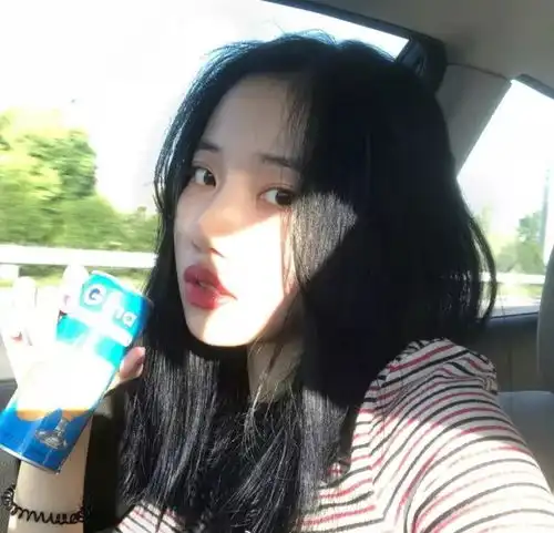 头像我有两个亿一个失忆,一个回忆