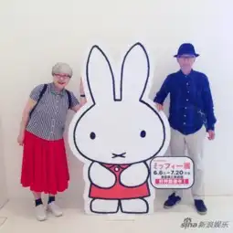 日本六旬夫妻结婚37年每天都穿情侣装旅行图