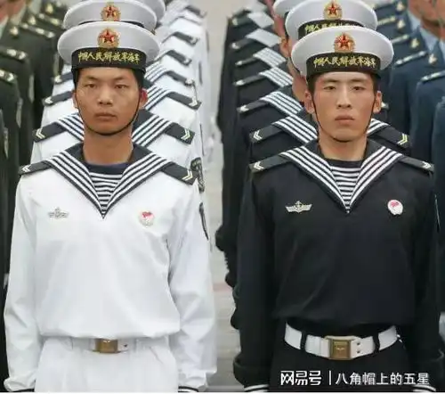 海军军服怎么看军衔