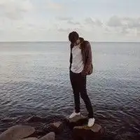 有个性的头像男生背景是大海或者天空