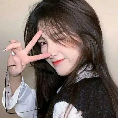 真人女生头像暧昧横行的时代不适合恋爱