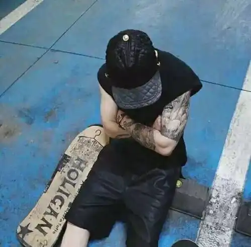社会霸气头像对不起,长不出你想要的样子