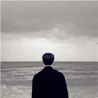 伤感男生看海动漫头像
