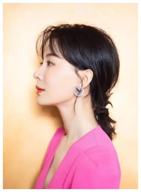 在25个比正脸还要漂亮和有魅力的女明星中,你能get到她是谁吗