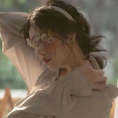低调又高雅的头像女真人