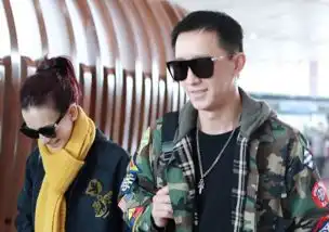 韩庚带女友回东北见家长后回京小情侣露灿笑一脸甜蜜