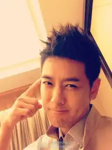 不老男神林志颖晒光头照身材爆好气质诱人
