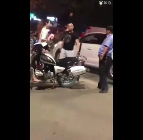 容易撞的情侣头像保时捷