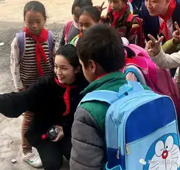 抖音撒娇卖萌第一萝莉也太想让人翻白眼了吧想红想疯了