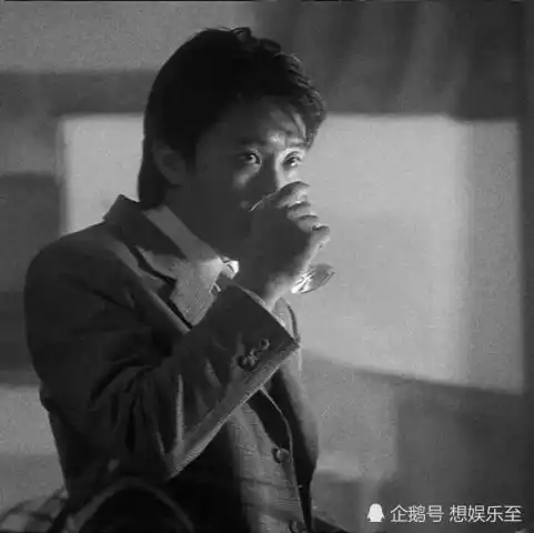 原来周星驰跟朱茵是因为她分手顺便分享星爷超帅头像