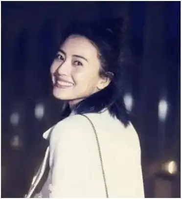 女星们的半丸子头,杨幂青春丽颖可爱诗诗大气