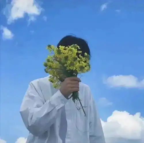 头像丨要努力不然怎么脱离不喜欢的群体