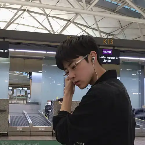 男头像丨成长是一段锥心的疼痛,不计后果的叫做青春