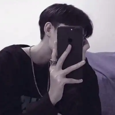 捂着男生脸的情侣头像走