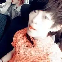 qq情侣头像两张分开男人