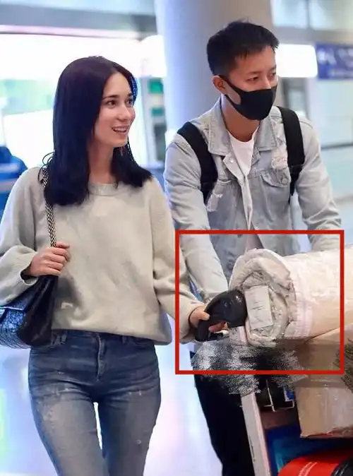 韩庚婚戒被吐槽太廉价,两人中式礼服亮相后,简直豪无人性