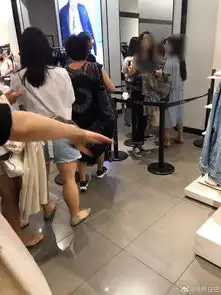 奇葩霸着女试衣间疯狂自拍,男女拗姿势拍情侣照巨烦